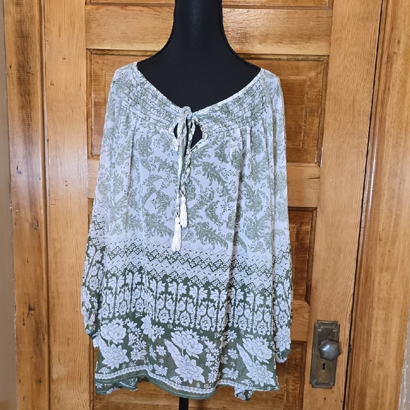 Honey Punch Tops - Honey Punch Green and White Tie Front Blouse No Size Tags